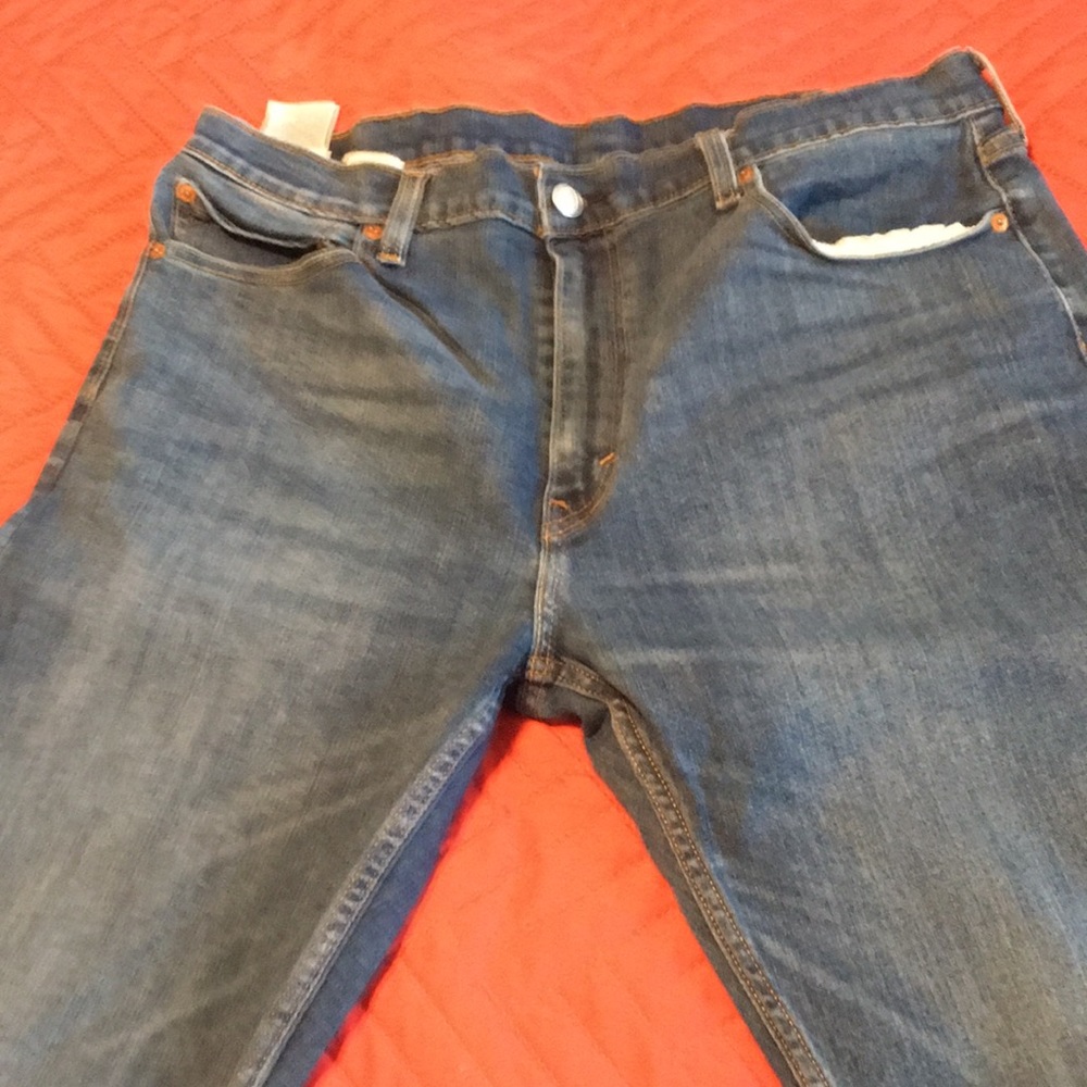 Mens Levi’s 502 blue jeans. 38x32.